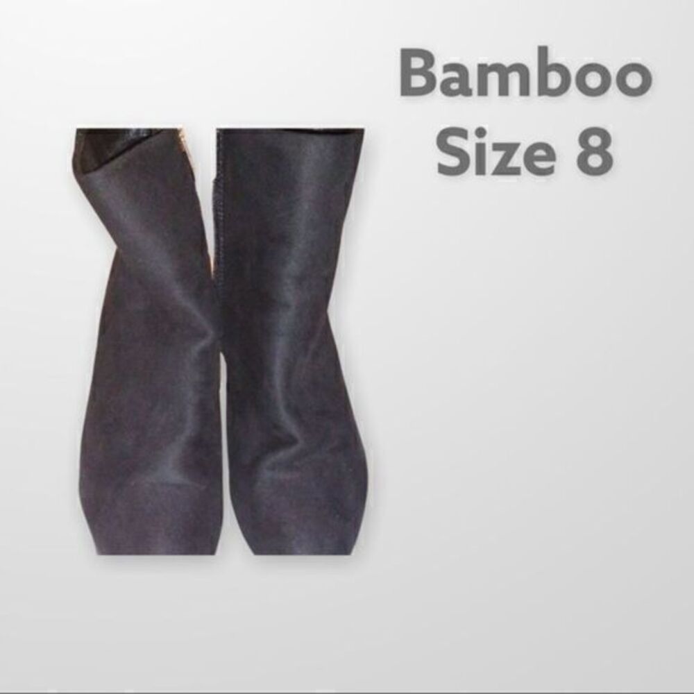 BAMBOO size 8 black suede chunky heel booties